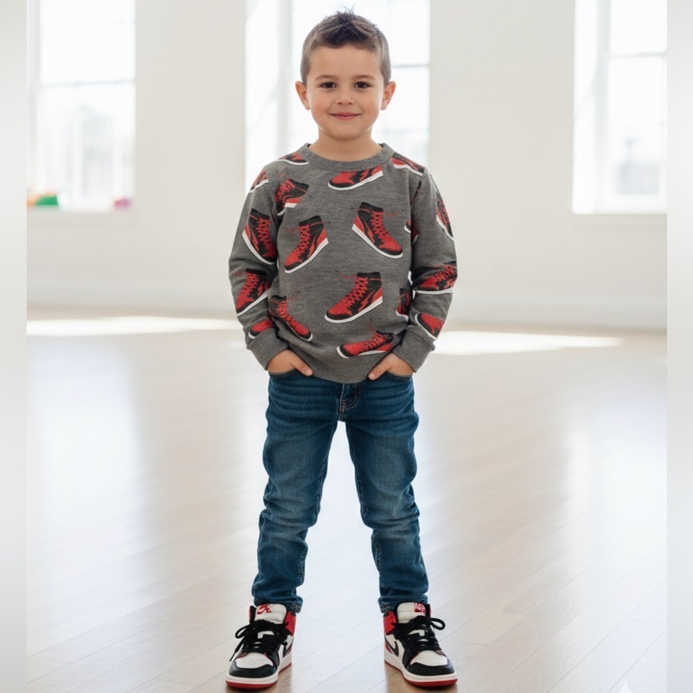 Chaser Gray and Red Sneaker Print Long Sleeve Tee size 7